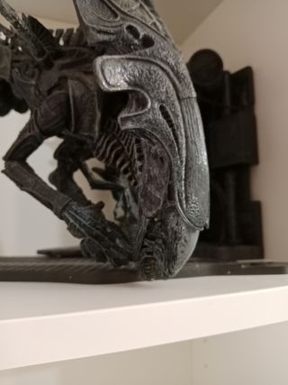 Reina Alien. Figura McFarlane 