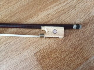 Arco violín "ÚNICO" Nuez Auténtica 

" 4/4 profesi