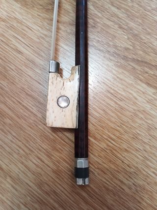 Arco violín "ÚNICO" Nuez Auténtica 

" 4/4 profesi