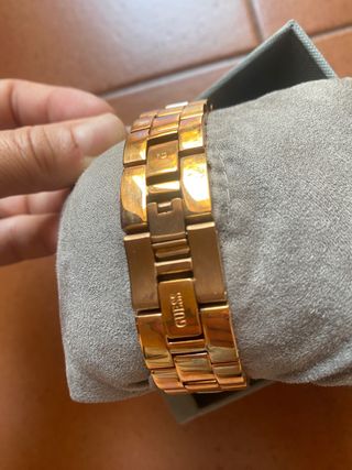 Reloj Guess sin estrenar. 