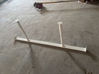 Colgador pared blanco - 2 barras extensibles.