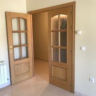 Puerta doble abatible de madera de roble