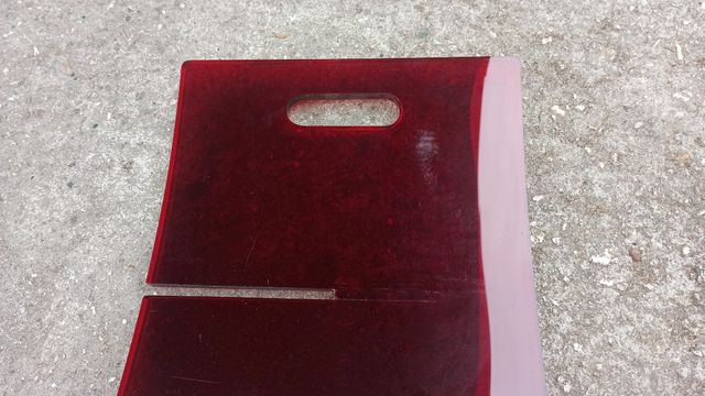 Revistero rojo metacrilato