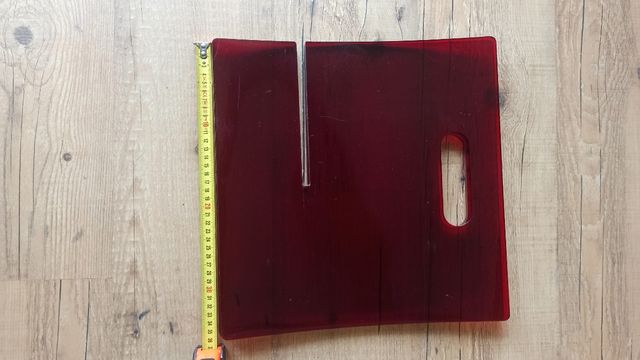 Revistero rojo metacrilato