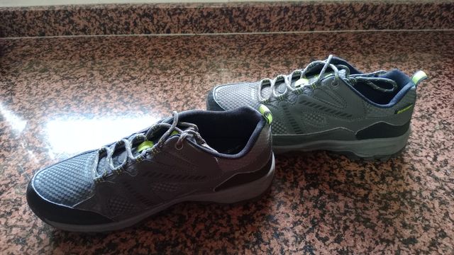 Zapatillas montaña grises hombre