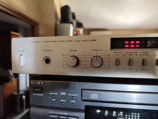 Amplificador AKAI AM-U22 - Gris plata