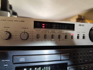 Amplificador AKAI AM-U22 - Gris plata