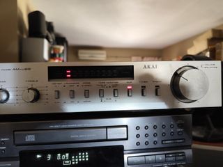 Amplificador AKAI AM-U22 - Gris plata