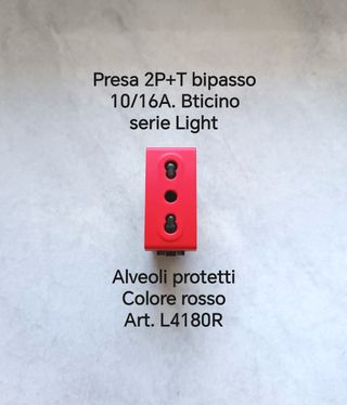 Presa 2P+T Bticino serie Light 10/16A. - Rossa