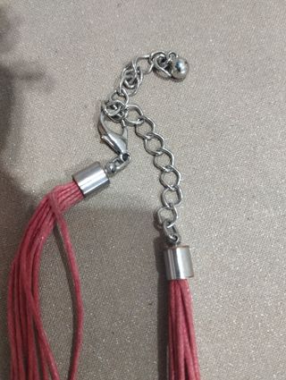 Collar flor fucsia de metal