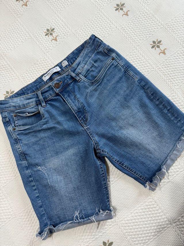 Shorts vaqueros Bershka M
