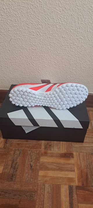 Zapatillas Adidas fútbol rojas