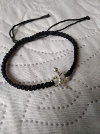Braccialetto in cordino con decorazione in argento