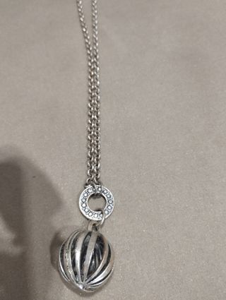 Collar largo de metal con Bola