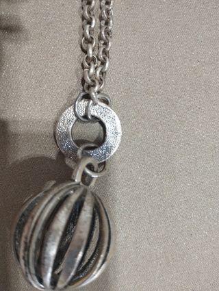 Collar largo de metal con Bola