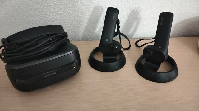 Lenovo VR Headset + 2 Mandos