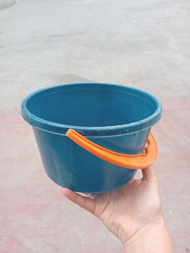 Juguetes playa: cubos, regadera