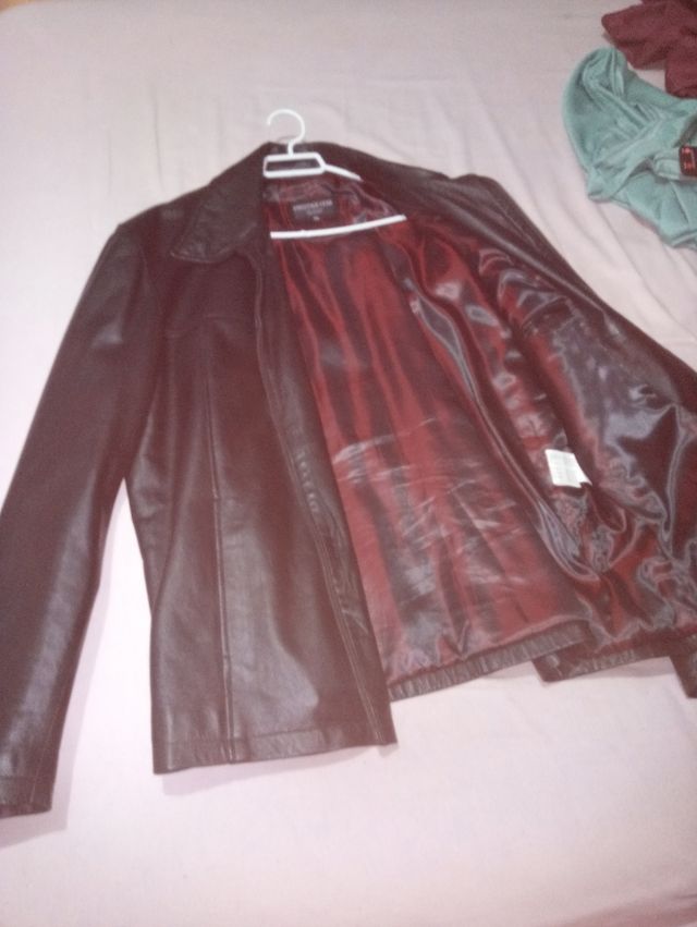 Chaqueta cuero negra elegante y dos americana