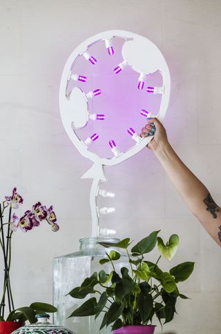 Lampada palloncino LED - bianca e viola