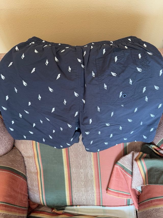 Bañador corto marino con conchas