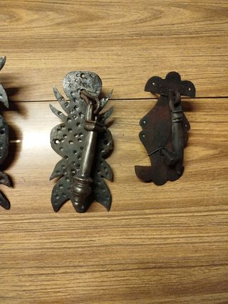 Pomos llamadores puerta forja