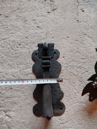 Pomos llamadores puerta forja