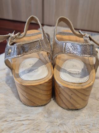 Sandalias Gioseppo de Niña
