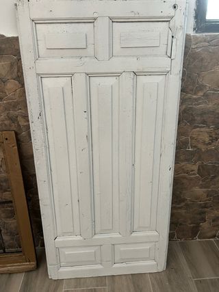 Contraventana blanca antigua