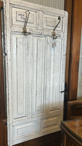 Contraventana blanca antigua