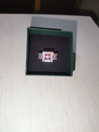 Anillo Rojo con Zirconias