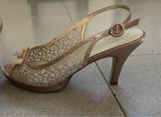 Sandalias tacón beige mujer