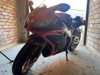 Aprilia RSV4 Factory 2009