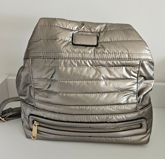 Mochila acolchada plata
