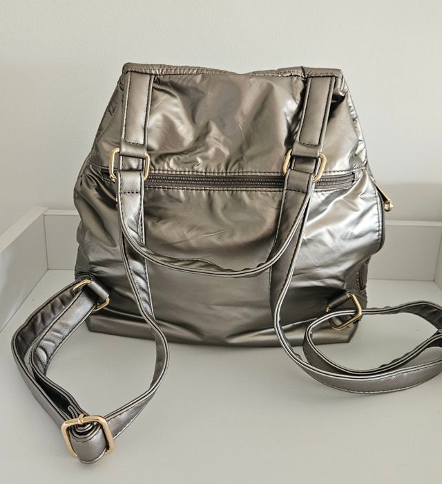 Mochila acolchada plata