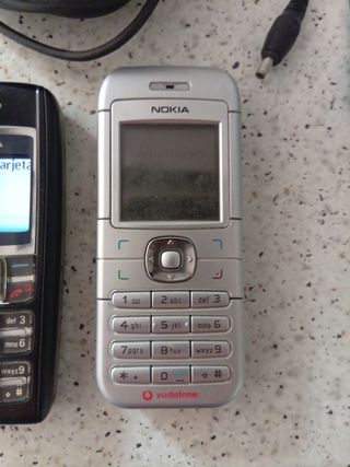 2 Teléfonos Nokia antiguos