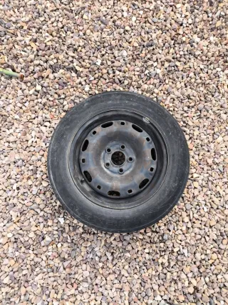 Llantas hierro con tapacubos  Ruedas de repuesto