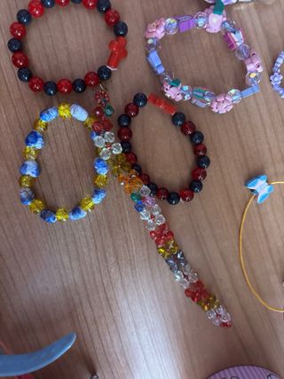 Pulseras y anillo bisutería 
