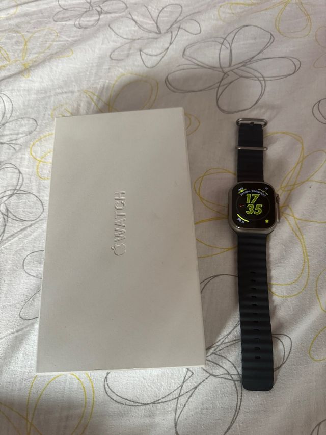 Apple Watch Ultra 2 (49mm) - Negro/Plata