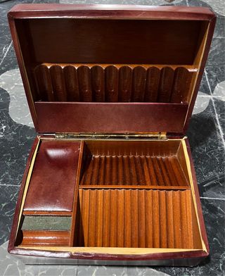 Humidor antiguo de madera con musica 