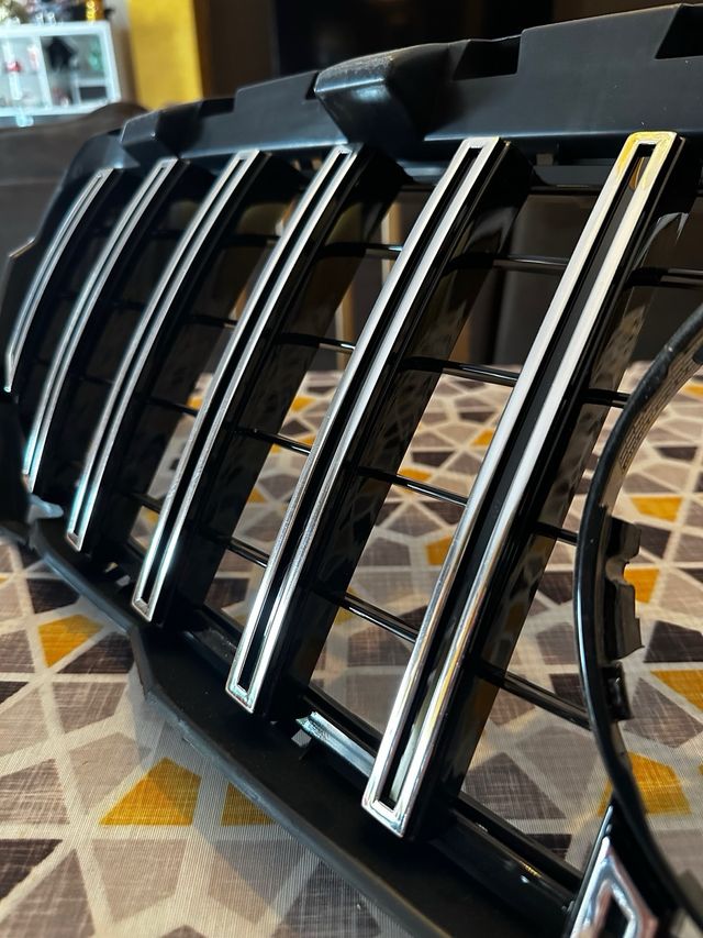 Parrilla Delantera Mercedes CLA 2013-2019 look AMG