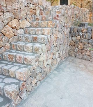 Muros de piedra
Paredes de obra vista