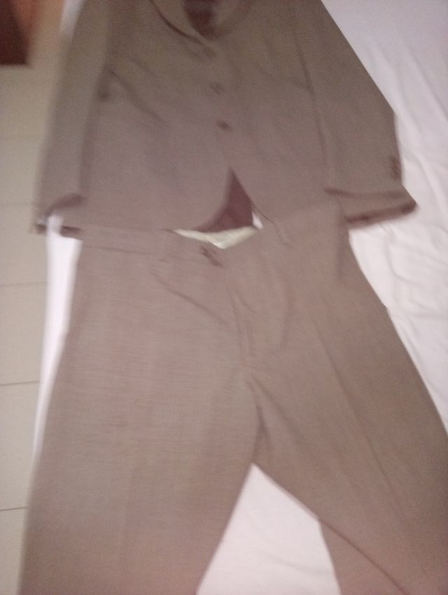 Traje clásico beige