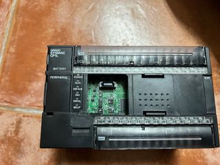 Controlador programable OMRON CP1L-M40DT1-D