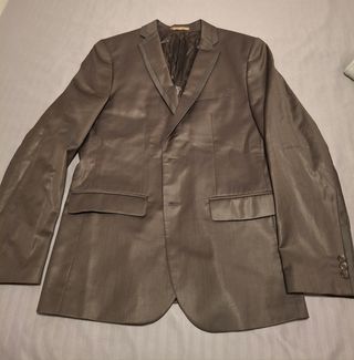 Americana Zara marrón brillo.
Talla 52