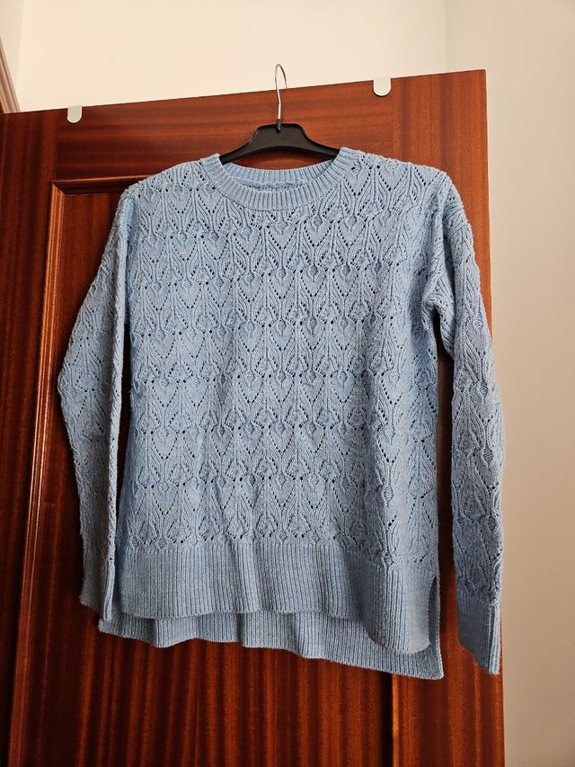 Jersey azul claro de punto. Tienda: Sfera.