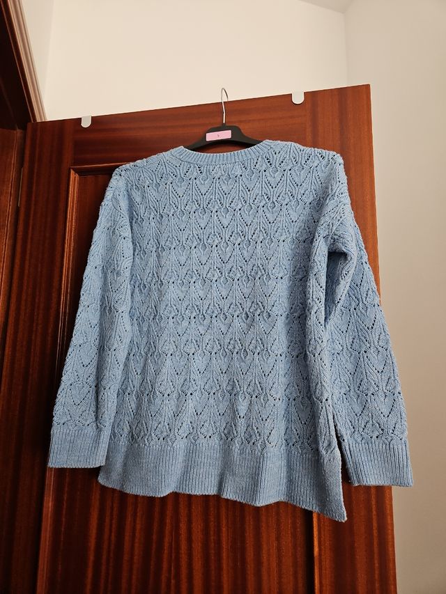 Jersey azul claro de punto. Tienda: Sfera.