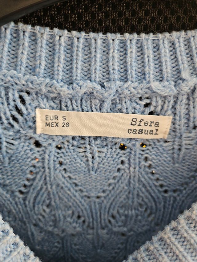 Jersey azul claro de punto. Tienda: Sfera.