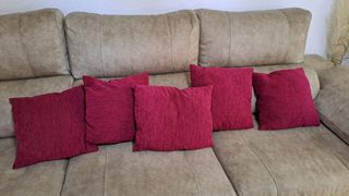 5 uds.
4 cojines 35×35cm
1 cojin 35×40 cm