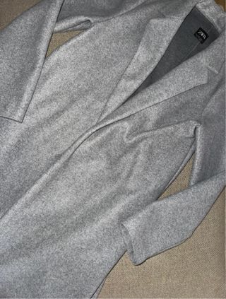 Abrigo Largo Gris de Zara