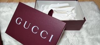 Caja y bolsa Gucci 